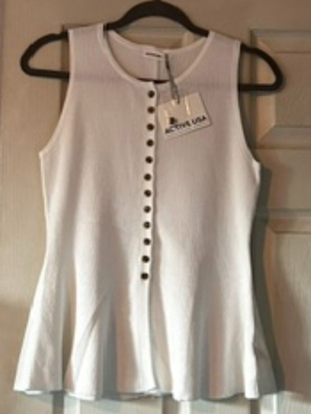NWT Active USA Sleeveless Sweater Top - Med.